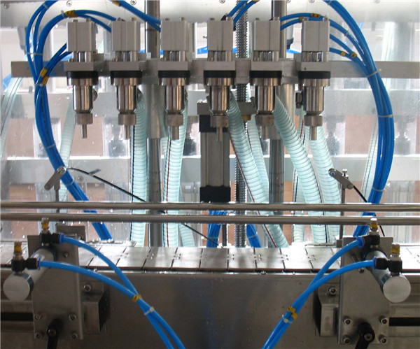 چھ ہیڈ آٹومیٹک مائع بھرنے والی مشین۔