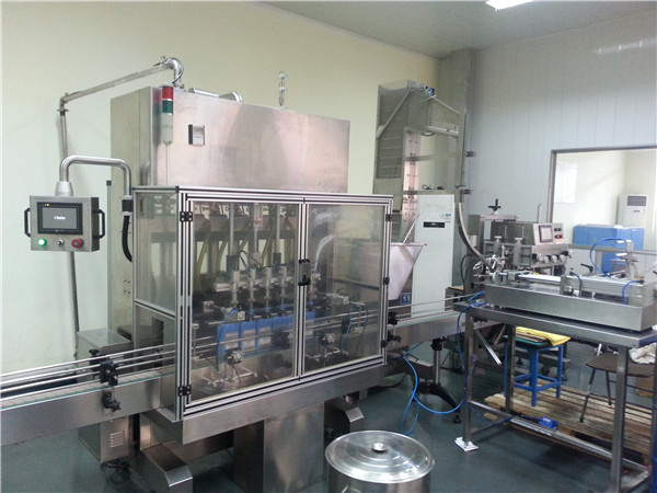 6 ہیڈ خودکار موٹر آئل بھرنے والی مشین۔